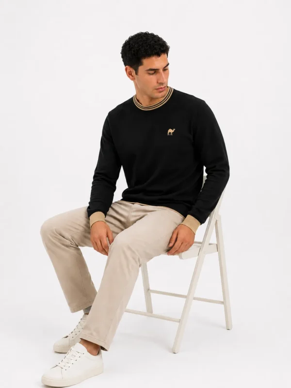 1_conv Black*Gold Quizas- Round Neck T-Shirt